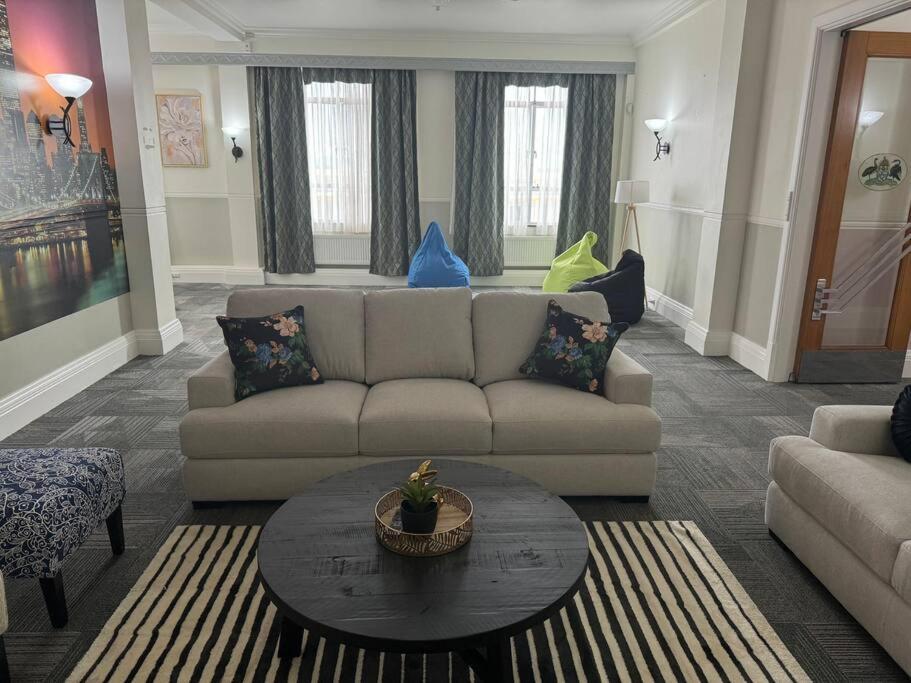 4 Large Bedroom Apartment In The City Hastings Eksteriør bilde