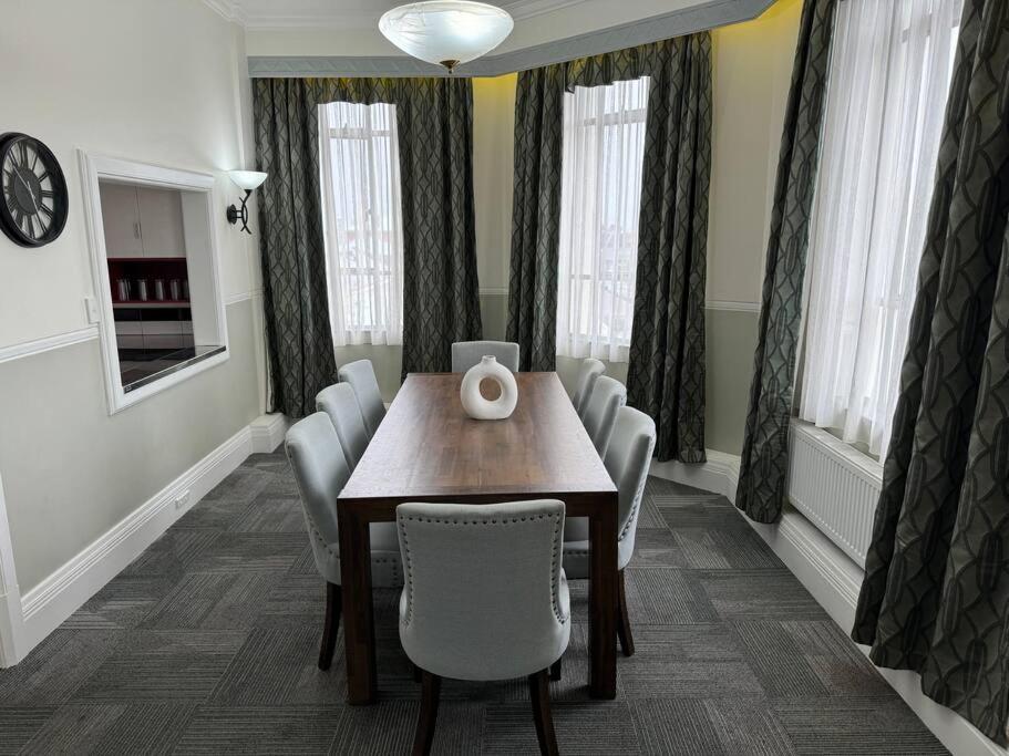 4 Large Bedroom Apartment In The City Hastings Eksteriør bilde